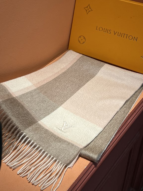 Price   heavy recommended  LV new - couple models cashmere scarf   perfect selection of superior cashmere fibers, time-consuming and exhausting, and then soaked in clear spring water polyester, so that cashmere fibers pr