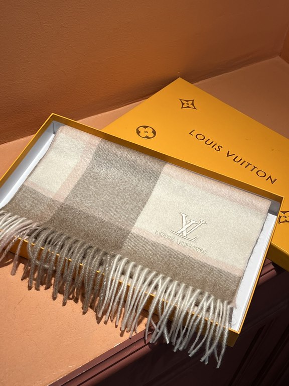 Price   heavy recommended  LV new - couple models cashmere scarf   perfect selection of superior cashmere fibers, time-consuming and exhausting, and then soaked in clear spring water polyester, so that cashmere fibers pr