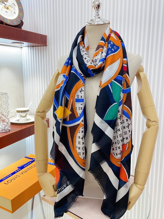 Price   High-end cashmere quality   LV counter new cashmere long scarf to wear, elegant and gorgeous  , through the luxury temperament, thin and thick, fine lightweight cashmere fabric, surrounded by a very comfortable, 