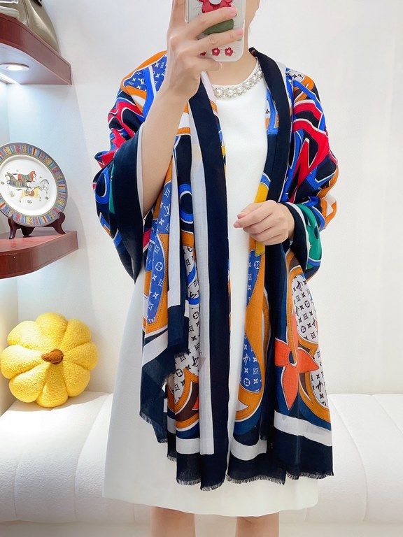 Price   High-end cashmere quality   LV counter new cashmere long scarf to wear, elegant and gorgeous  , through the luxury temperament, thin and thick, fine lightweight cashmere fabric, surrounded by a very comfortable, 