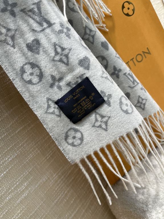 [  can be trusted with a high level of chic!!! Quality is super awesome, this price is truly super value to home! LV another fall and winter models scarf, old flower is LV's most fashionable design! The special thing abo