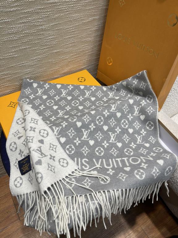 [  can be trusted with a high level of chic!!! Quality is super awesome, this price is truly super value to home! LV another fall and winter models scarf, old flower is LV's most fashionable design! The special thing abo