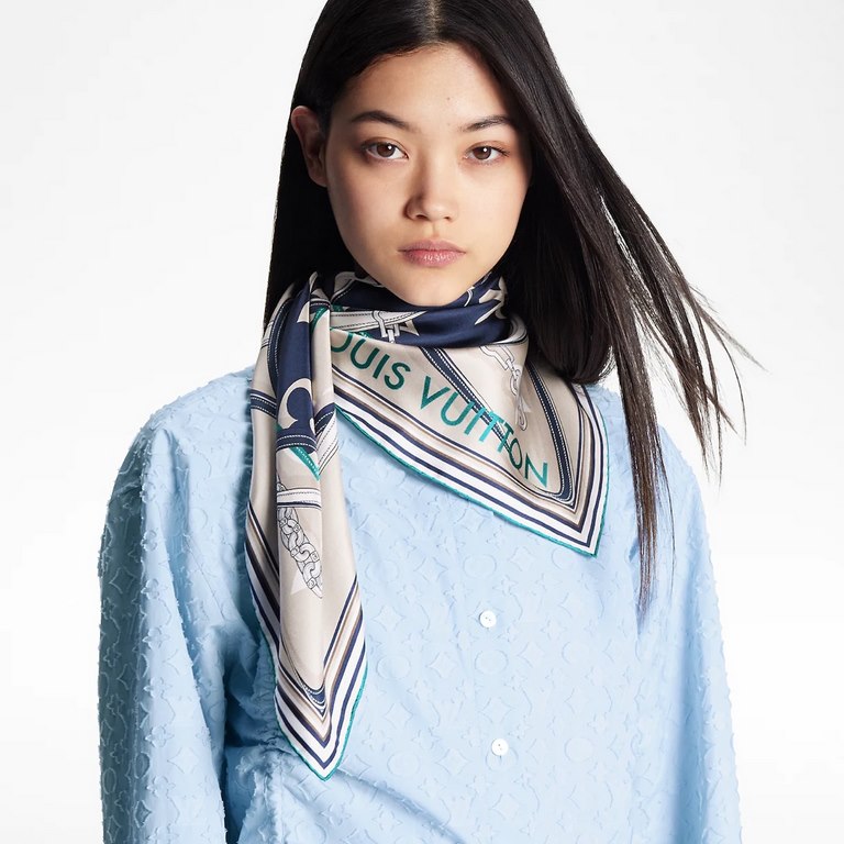 Price  SLV2306 Original Lv [ULTIMATE MONOGRAM] 90cm version, the square scarf interprets the brand's classic elements in a modern perspective. The large Monogram pattern spreads across the canvas, with straps, chains and