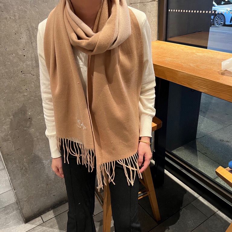 price 30cm wide cashmere scarf   men and women universal style, 100% cashmere, specifications 30  180  with formal wear or with casual wear are very suitable ~ folded hanging around or around the circle can be completely