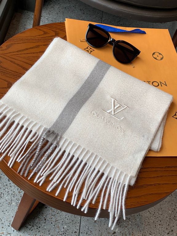 Price Rarely high-end men's models, family benefits  LV very positive men's scarf ~ fabric love, very soft and delicate comfortable  atmospheric simplicity, super good-looking men's God color scheme, any boy will like th