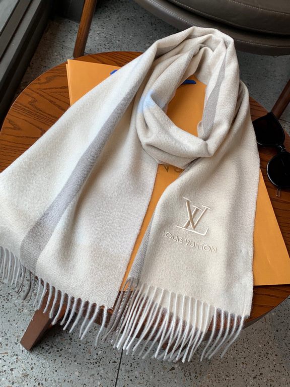 Price Rarely high-end men's models, family benefits  LV very positive men's scarf ~ fabric love, very soft and delicate comfortable  atmospheric simplicity, super good-looking men's God color scheme, any boy will like th