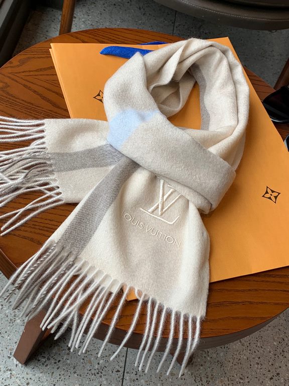 Price Rarely high-end men's models, family benefits  LV very positive men's scarf ~ fabric love, very soft and delicate comfortable  atmospheric simplicity, super good-looking men's God color scheme, any boy will like th