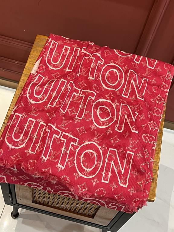 The new Lv print with the classic Monogram pattern and many of Louis Vuitton's signature design elements give this new scarf an enduring fashionable appeal. This scarf will add a touch of sophistication to a classic or t