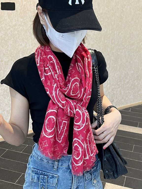 The new Lv print with the classic Monogram pattern and many of Louis Vuitton's signature design elements give this new scarf an enduring fashionable appeal. This scarf will add a touch of sophistication to a classic or t