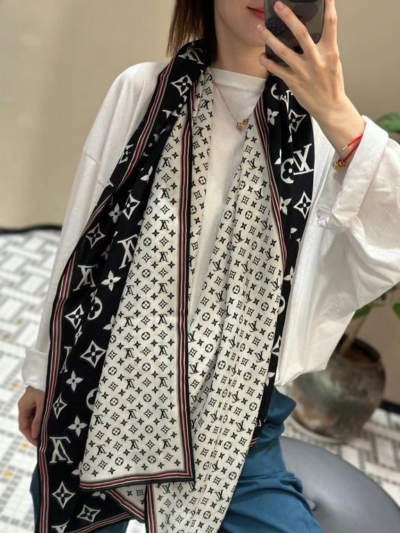 The king of value for money   New on  Specifications 65cm  180cm top herringbone pattern silk cashmere long scarf【Both sides of the same color】 High-end starting pointFashionable to bomb! Pure and simple LV accent! LV th