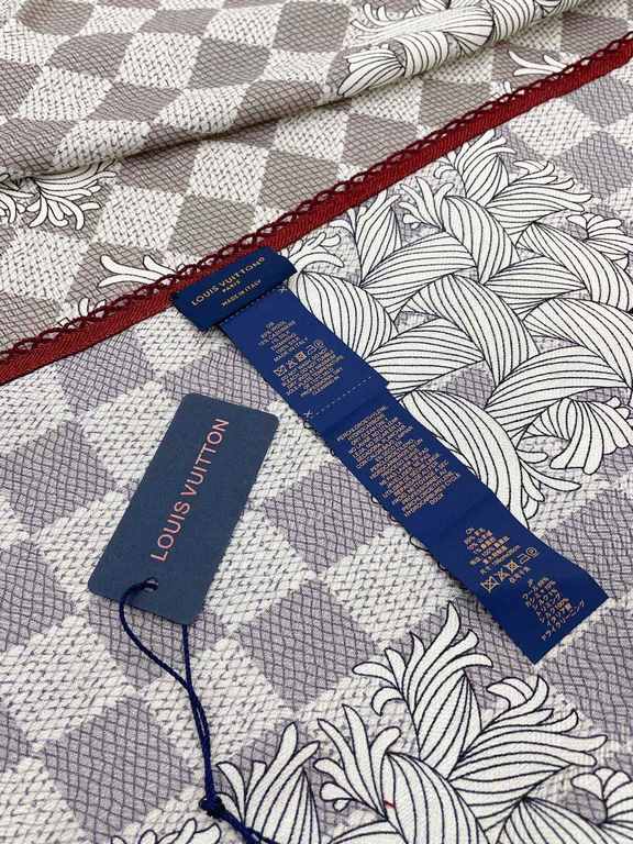 on the new   cashmere new  LV counter synchronization   really praise   donkey family [L double-sided handmade lace 100] cashmere square scarf, soft and warm small size printing, to achieve a variety of styling possibili