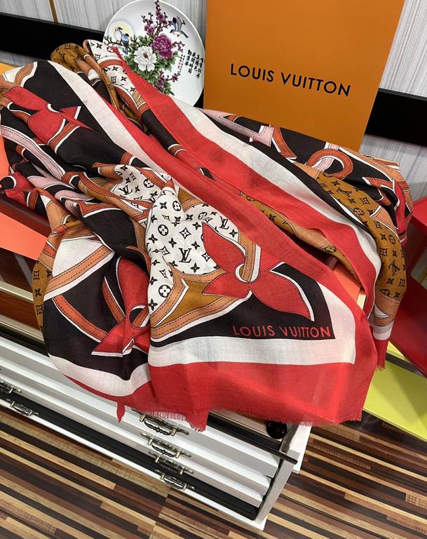 New LV 2023 latest models   top design is too beautiful, truly awesome   [double-sided ring velvet long scarf]    physical genuinely beautiful   shawl with prints      regardless of the design of the airbrush are very in