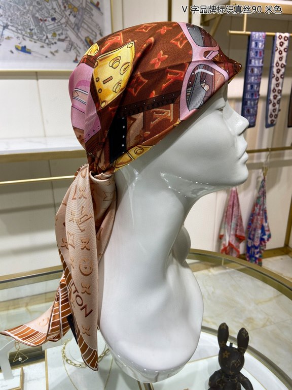 Silk new  counter synchronization   genuinely praise   donkey home [V brand logo silk 90] silk square scarf, Fall For You 90 mulberry silk square scarf with Monogram pattern as the background, in the V logo on top of the