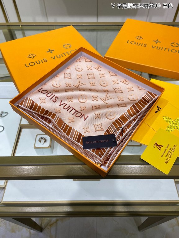 Silk new  counter synchronization   genuinely praise   donkey home [V brand logo silk 90] silk square scarf, Fall For You 90 mulberry silk square scarf with Monogram pattern as the background, in the V logo on top of the