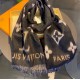 NEW ORIGINAL [Reykjavik Studded Edition] This Studdy Reykjavik scarf is infused with rock and roll elements, bringing rock and roll rhythms to cold winter days. The soft cashmere fabric is adorned with large Monogram Flo