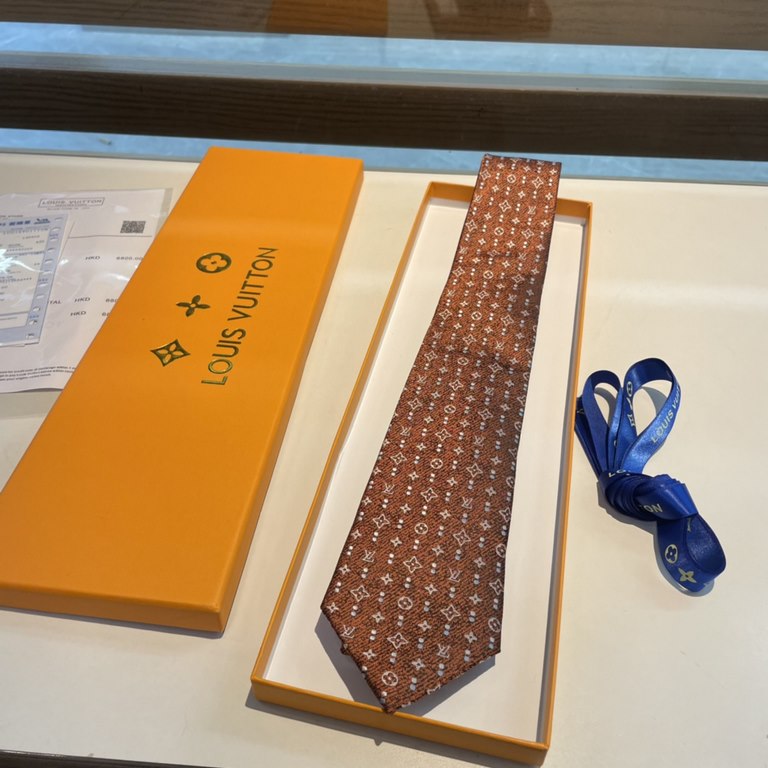 PricePackaging    counter with    exquisite small Logo jacquard, low-key luxury atmosphere of the color scheme, this tie will be Lv's iconic Damier pattern in the same tone of color technique interpretation of more elega