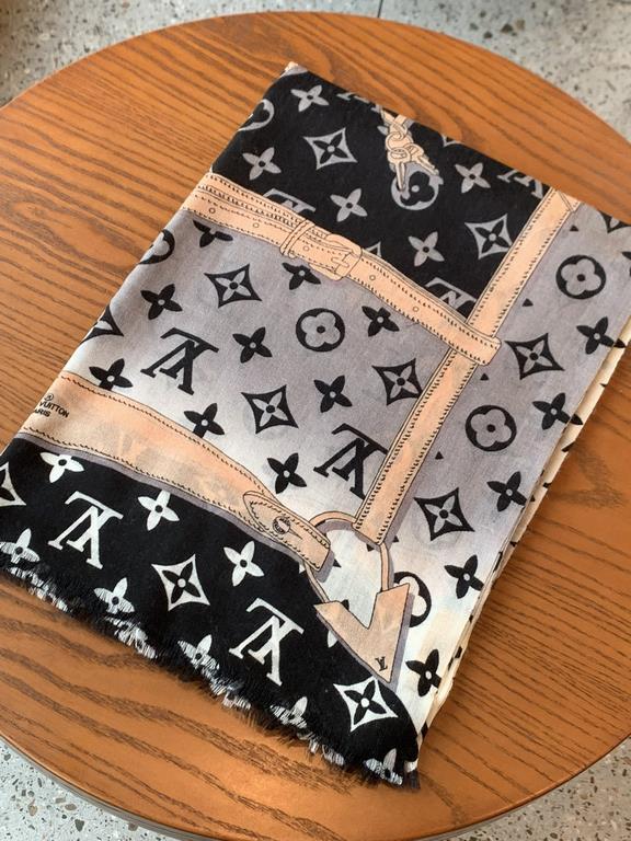 Lv's new chain   print with the classic Monogram pattern and many of Louis Vuitton's signature design elements give this new scarf an enduring fashionable appeal. This scarf will add a touch of sophistication to classic 