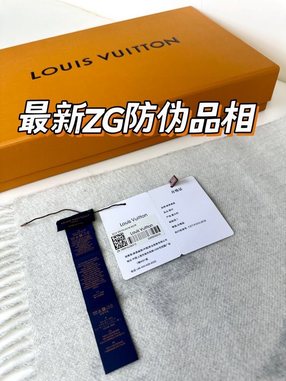 The price comes with the full box in the picture! Lv Donkey #          Reversible Cashmere ScarfA scarf that will last a lifetime. A classic that will never go out of style.The cashmere material is not at all tangled You