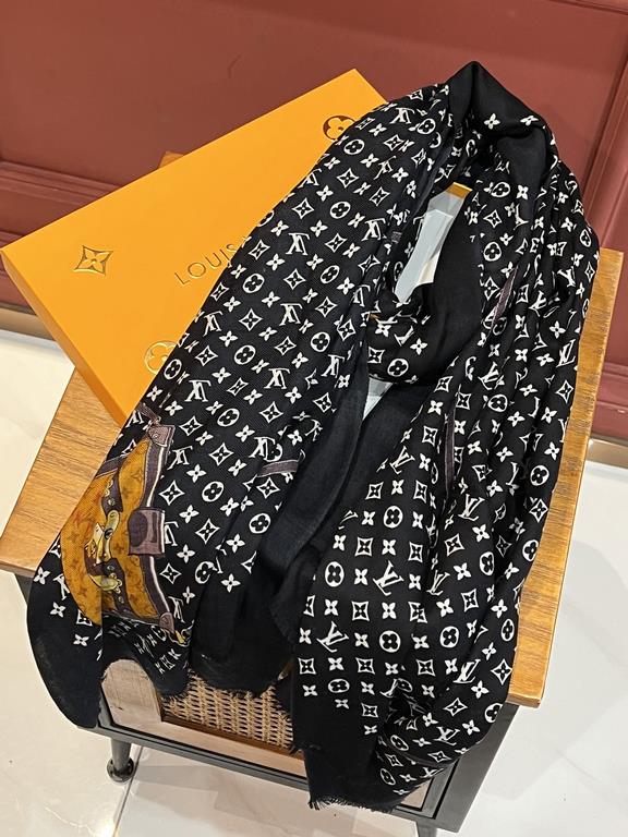 The new limited series of pop-ups to la LV original single authentic. Early fall staple models. Wear Le Tout Paris long scarf LV bags and the bottom of the logo rich details, more feminine charm. The real hall of fame sc