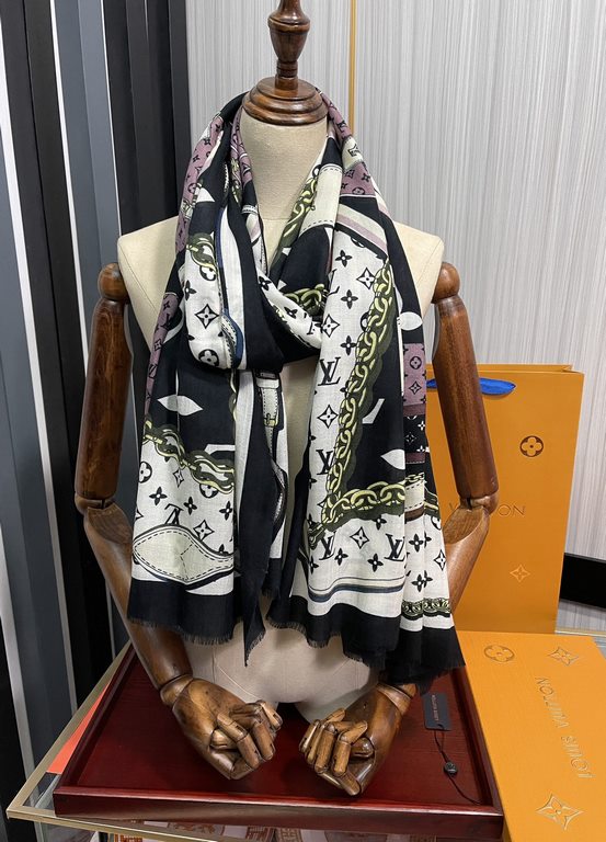 New 2023, LV [300 pcs cashmere long scarf] physical genuinely beautiful   shawl with print   regardless of the design of the airbrush are very in place   details are visible   the entire scarf gives people a big brand au