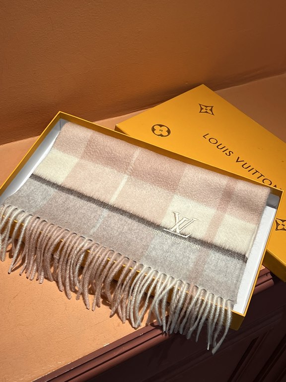 Price   heavy recommended  LV new - couple models cashmere scarf   perfect selection of superior cashmere fibers, time-consuming and exhausting, and then soaked in clear spring water polyester, so that cashmere fibers pr