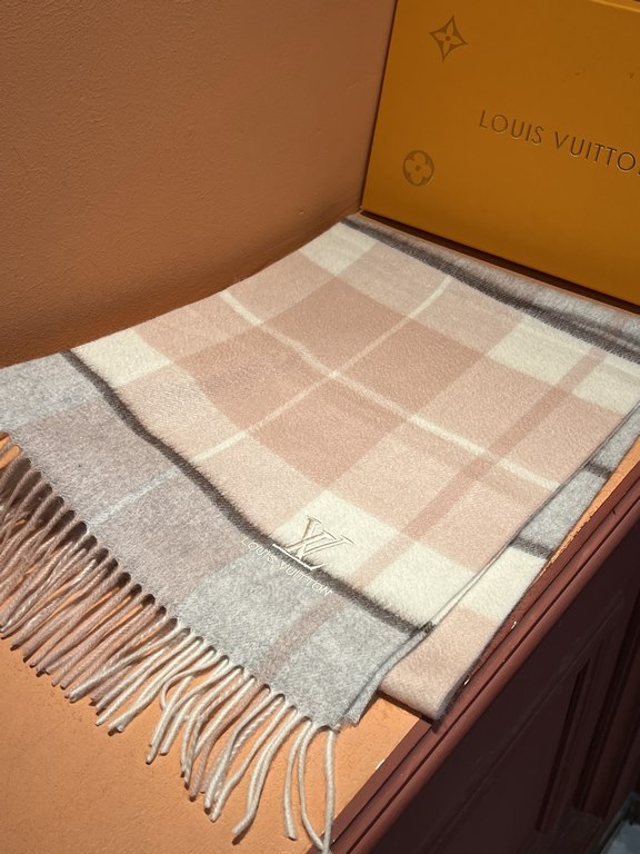 Price   heavy recommended  LV new - couple models cashmere scarf   perfect selection of superior cashmere fibers, time-consuming and exhausting, and then soaked in clear spring water polyester, so that cashmere fibers pr