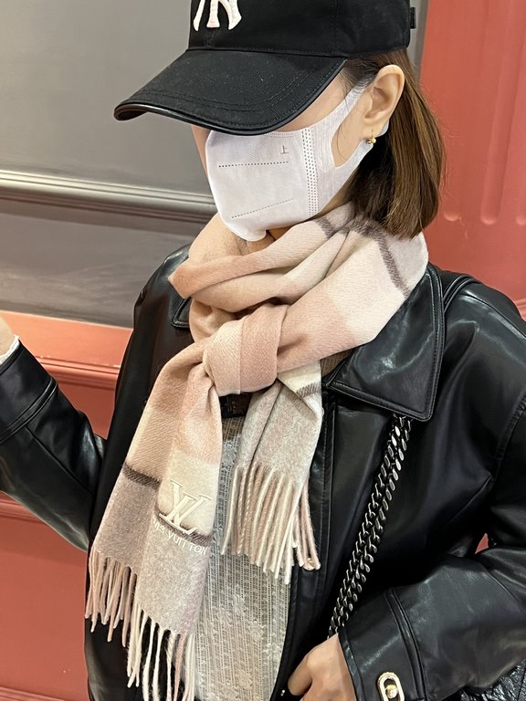 Price   heavy recommended  LV new - couple models cashmere scarf   perfect selection of superior cashmere fibers, time-consuming and exhausting, and then soaked in clear spring water polyester, so that cashmere fibers pr