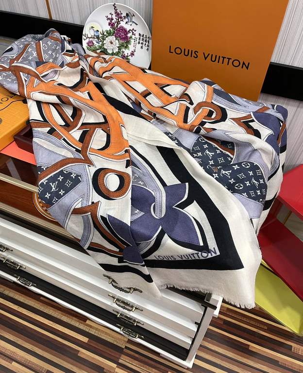 New LV 2023 latest models   top design is too beautiful, truly awesome   [double-sided ring velvet long scarf]    physical genuinely beautiful   shawl with prints      regardless of the design of the airbrush are very in