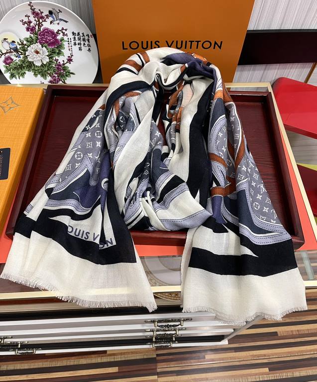 New LV 2023 latest models   top design is too beautiful, truly awesome   [double-sided ring velvet long scarf]    physical genuinely beautiful   shawl with prints      regardless of the design of the airbrush are very in