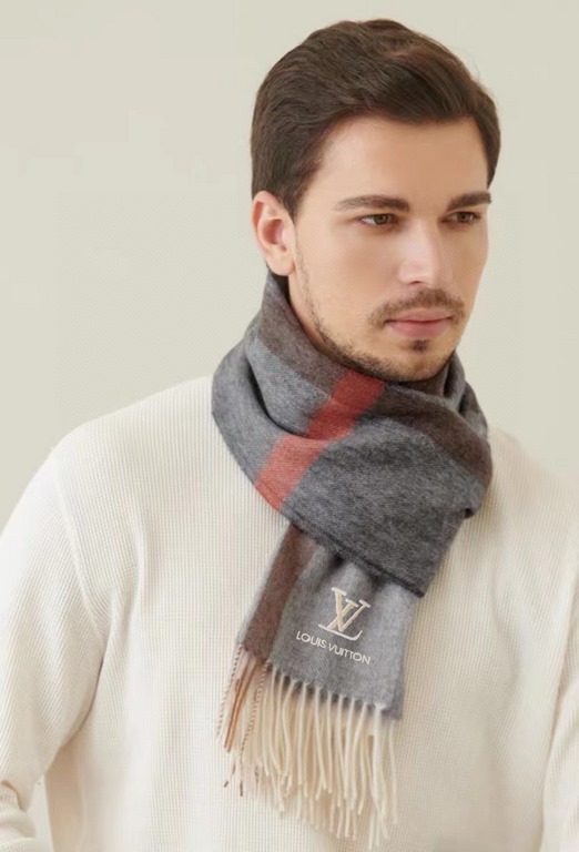 Rare high-end men's models, family benefits  LV very positive men's scarf ~ fabric love, very soft and delicate comfortable  atmospheric simplicity, super good-looking men's God with the color, any boy will like the para