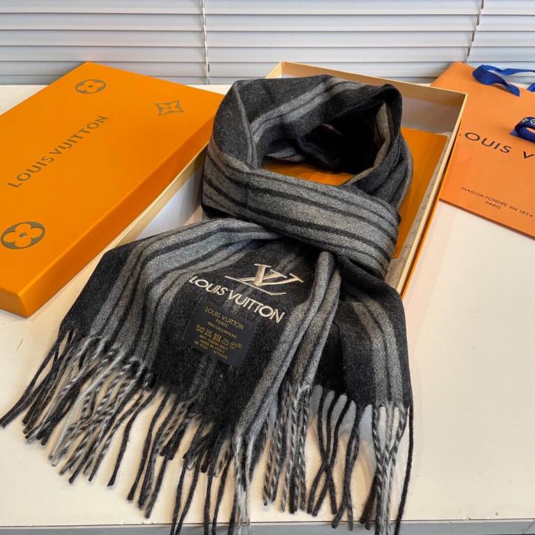 New LV high-quality imported cashmere scarf shocked on the shelves of overseas counters latest men and women couple cashmere scarf domestic counters have not been on the shelves from the style to the fabric are very good