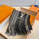 New LV high-quality imported cashmere scarf shocked on the shelves of overseas counters latest men and women couple cashmere scarf domestic counters have not been on the shelves from the style to the fabric are very good