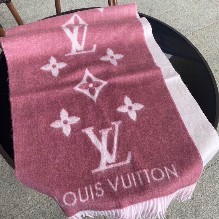 Louis Vuitton - REYKJAVIK GRADIENT Gradient Cashmere Scarf  official website 8500 LV can indeed be heirloom, so the classic in the classic, this scarf is based on the classic Louis Vuitton styles, two soft gradient color