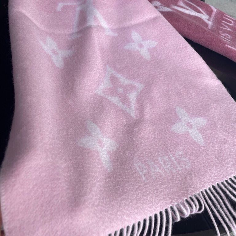 Louis Vuitton - REYKJAVIK GRADIENT Gradient Cashmere Scarf  official website 8500 LV can indeed be heirloom, so the classic in the classic, this scarf is based on the classic Louis Vuitton styles, two soft gradient color