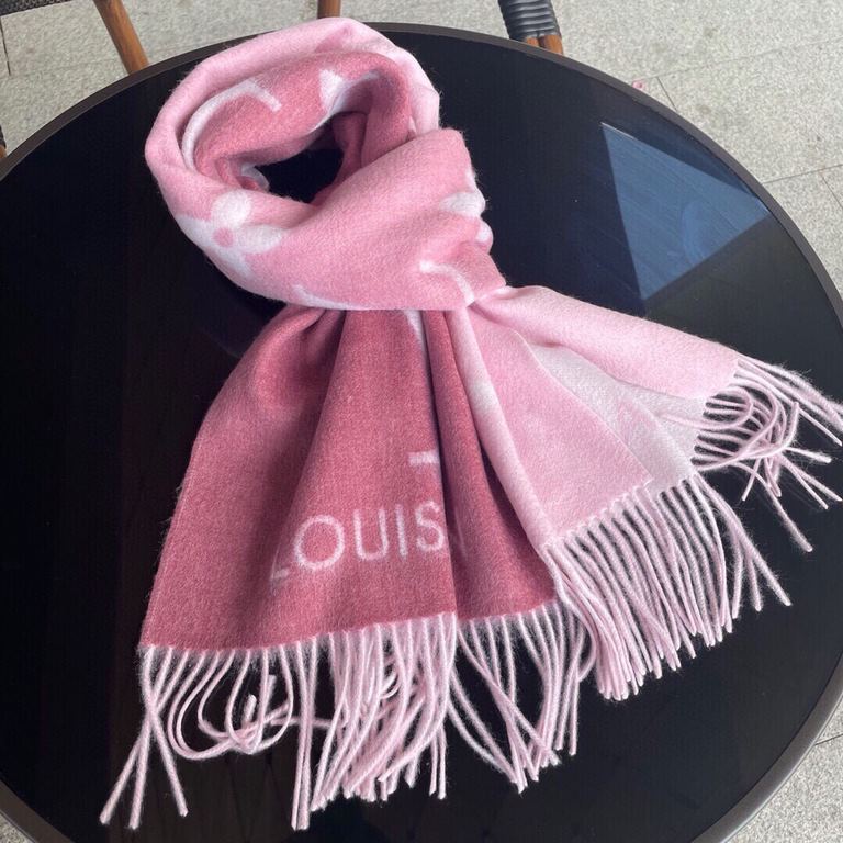 Louis Vuitton - REYKJAVIK GRADIENT Gradient Cashmere Scarf  official website 8500 LV can indeed be heirloom, so the classic in the classic, this scarf is based on the classic Louis Vuitton styles, two soft gradient color