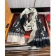 New LV latest models  , high-end atmosphere upscale [cashmere long scarf]   physical genuinely beautiful   shawl with prints      regardless of the design of the airbrush are very well in place   details are visible   th