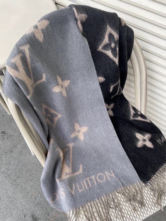 Louis Vuitton - REYKJAVIK GRADIENT Gradient Cashmere Scarf  official website 8500 LV can indeed be heirloom, so the classic in the classic, this scarf is based on the classic Louis Vuitton styles, two soft gradient color