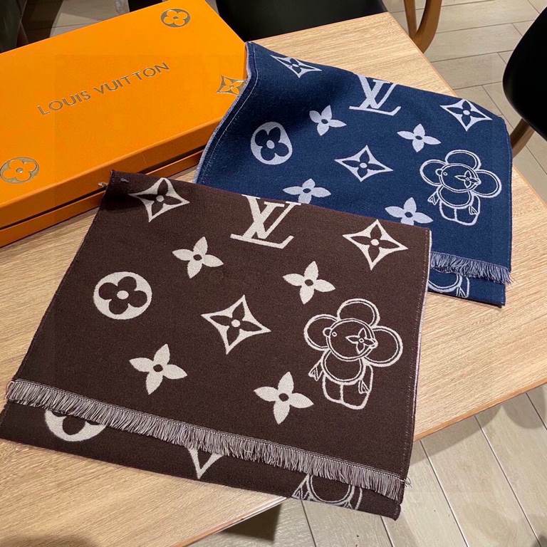 LV Sunflower Donkey's newest scarf classic mascot redesigned properly versatile models, eye-catching logo design classic black and grey color scheme is really not too good-looking 100% wool feel simply fine yarn weaving 