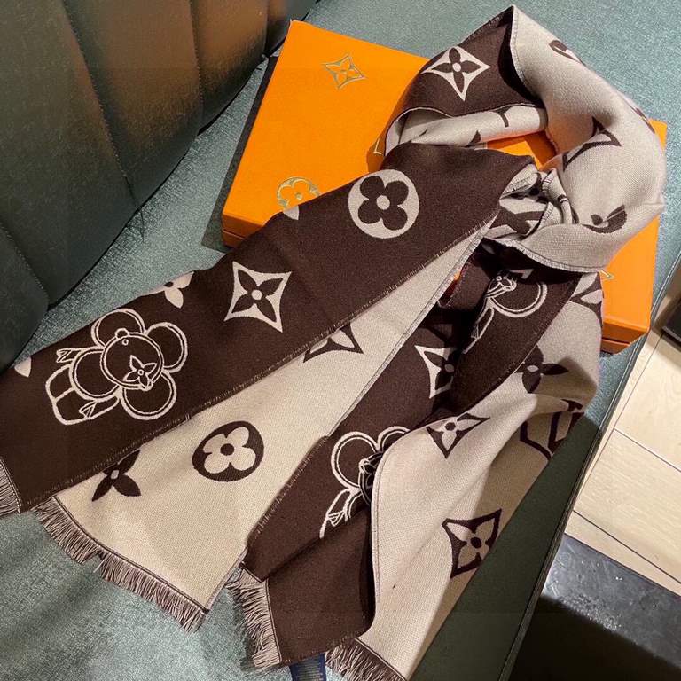 LV Sunflower Donkey's newest scarf classic mascot redesigned properly versatile models, eye-catching logo design classic black and grey color scheme is really not too good-looking 100% wool feel simply fine yarn weaving 