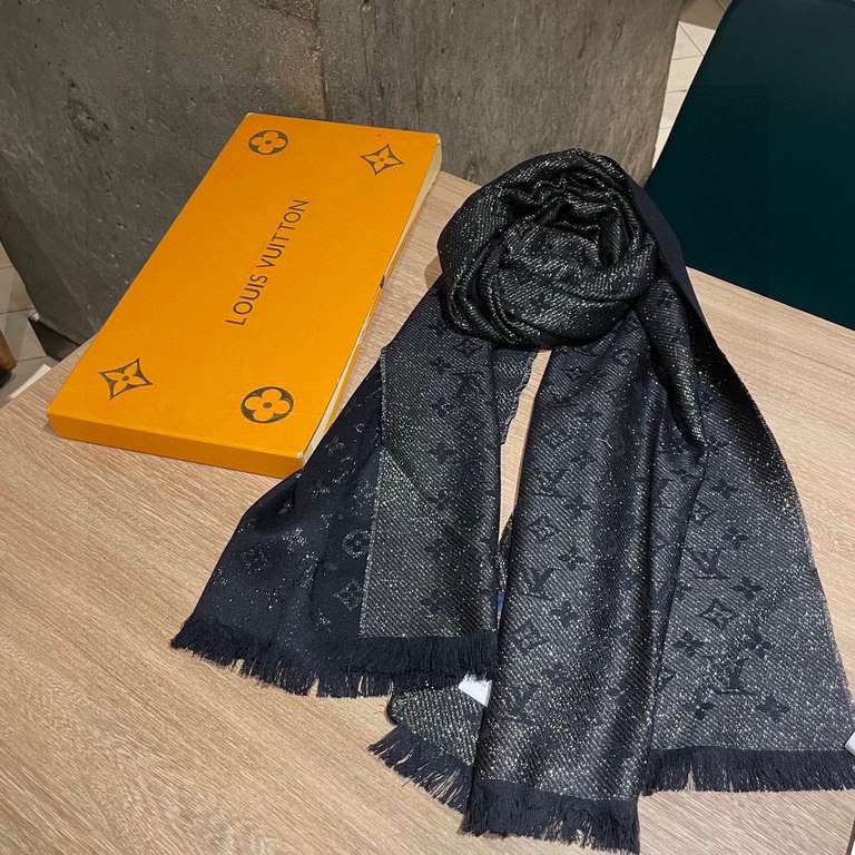 priceRunway model coming in ~ gold silk lv long scarf ~ super sparkly. Can be worn close to the body. After choosing several silver silk finally picked the best one ~ beautiful price. 40180!