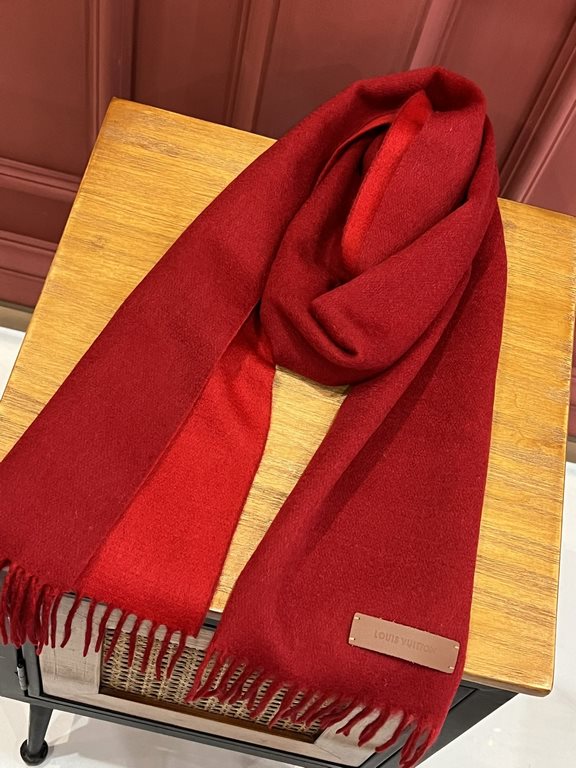 LV] Couple models Paris fashion show double-sided cashmere scarf! Adopted Mongolia Plateau fine cashmere! Feel full of fine fluff! The price is absolutely 100% affordable! The exquisite embroidery craftsmanship! Gift for