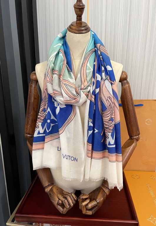 New LV2024 latest models   top design is too beautiful, truly awesome   [ring velvet long scarf]    physical genuinely beautiful   shawl with prints      regardless of the design of the airbrush are very well in place   