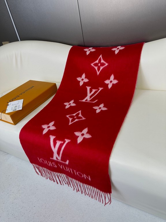 The price comes with the full box in the picture! Lv Donkey #          Reversible Cashmere ScarfA scarf that will last a lifetime. A classic that will never go out of style.The cashmere material is not at all tangled You