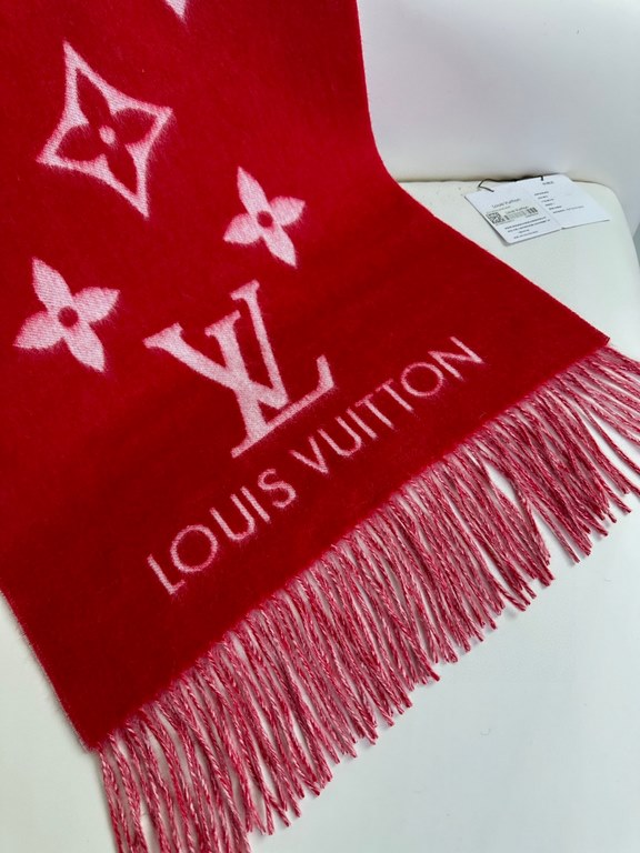 The price comes with the full box in the picture! Lv Donkey #          Reversible Cashmere ScarfA scarf that will last a lifetime. A classic that will never go out of style.The cashmere material is not at all tangled You