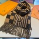 New   Counter synchronization   Donkey's new [L Stripe Checkerboard Scarf] unisex, the LV Graphical Scarf is a striking stripe with the classic Damier pattern and oversized LV letters, and a rustic tasseled trim. The sof