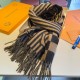 New   Counter synchronization   Donkey's new [L Stripe Checkerboard Scarf] unisex, the LV Graphical Scarf is a striking stripe with the classic Damier pattern and oversized LV letters, and a rustic tasseled trim. The sof