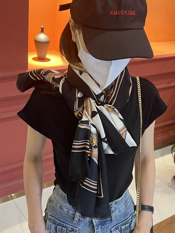 Price New genuinely awesome   [LV] thin cashmere long scarf this cashmere long scarf counter synchronization   inkjet process presents vivid colors. Quality is super good   heavyweight giant  VI price   customers must en