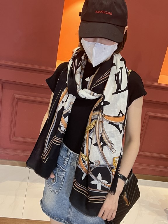 Price New genuinely awesome   [LV] thin cashmere long scarf this cashmere long scarf counter synchronization   inkjet process presents vivid colors. Quality is super good   heavyweight giant  VI price   customers must en