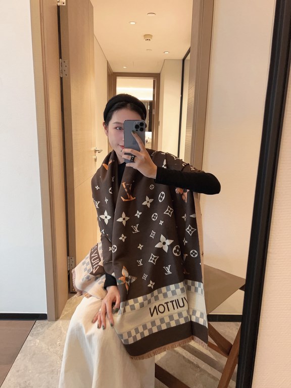 Original single authentic , LV counter new, foreign counter special. Scarf shawl, luxury atmosphere small qualifications   exquisite all the beautiful language used in it is not too much, the fashion mirror badge skillfu