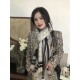 Fashionable and versatile! LV new old flower long scarf] A great item to enhance your temperament and taste! Four seasons must have! Really unbeatable and practical! Lv rare cashmere long scarf, ! Fabric feel really good